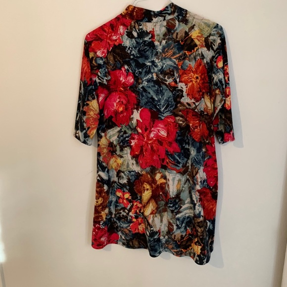 Dresses & Skirts - Mock neck floral-abstract pleated dress